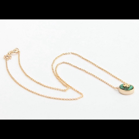 Tory Burch semi-precious green & gold necklace - Picture 4 of 8